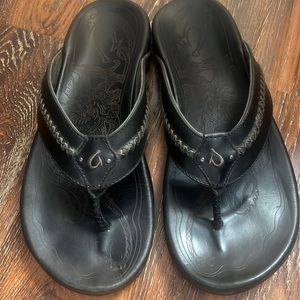 OLUKAI MEN'S MEA OLA SANDALS, BLACK/BLACK